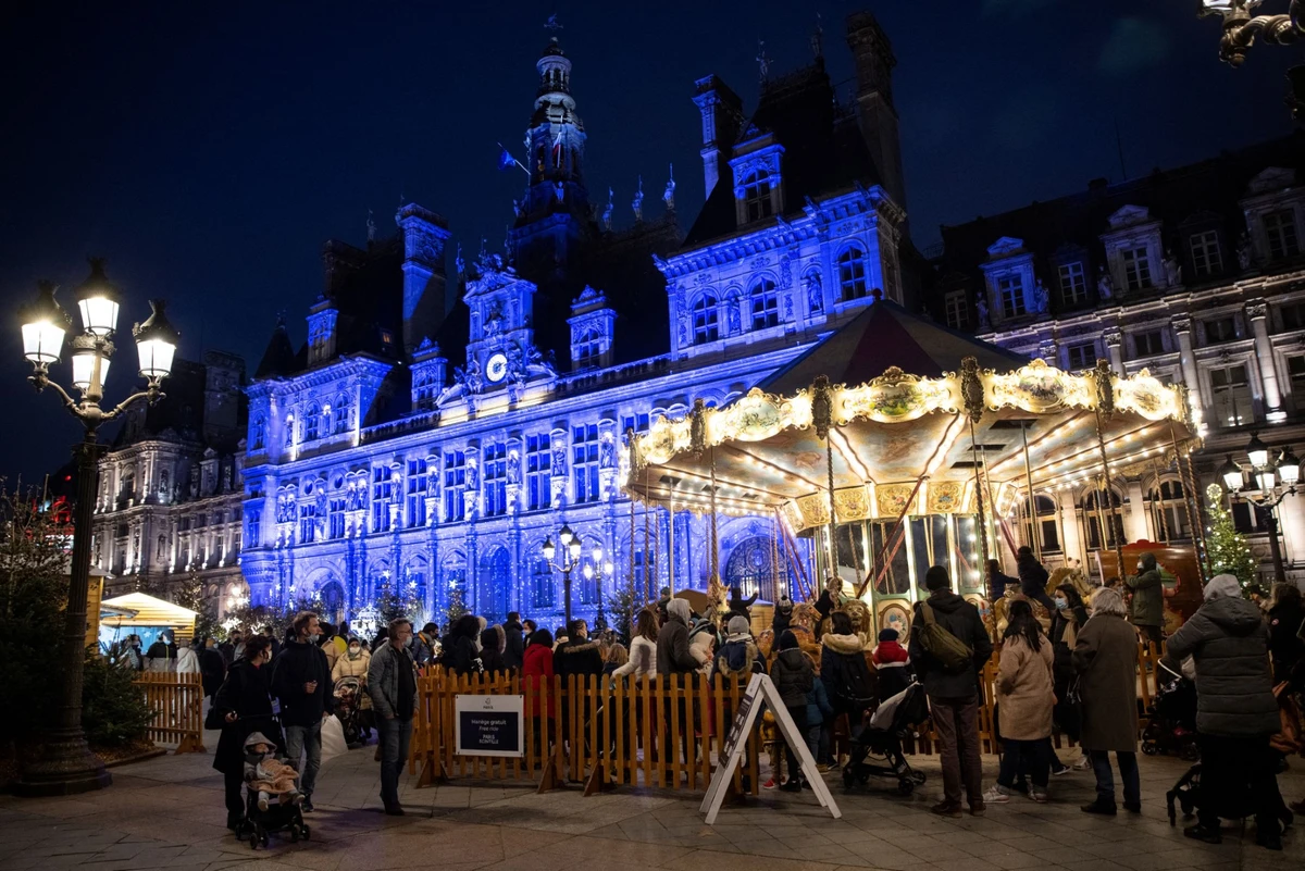 A Paris, tout l'hiver, la mairie transforme ses cantines en restaurants solidaires