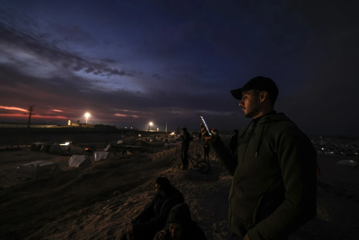 Gaza: après une semaine de coupure, retour progressif du téléphone et internet