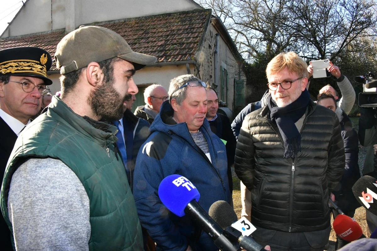 Le gouvernement et le RN se disputent la défense des agriculteurs