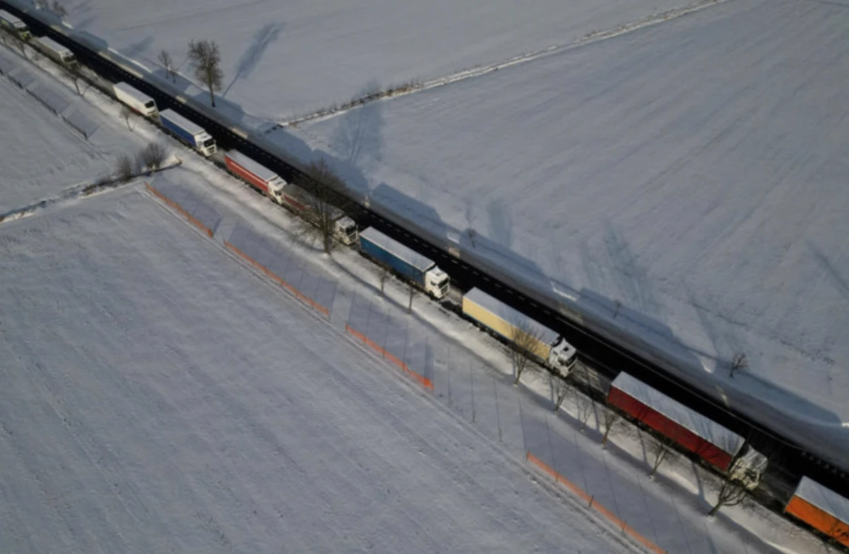 Les transporteurs polonais suspendent leur blocage de la frontière ukrainienne