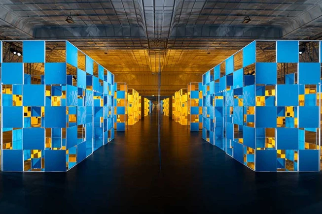 «Aux Beaux Carrés : travaux in situ» de Daniel Buren