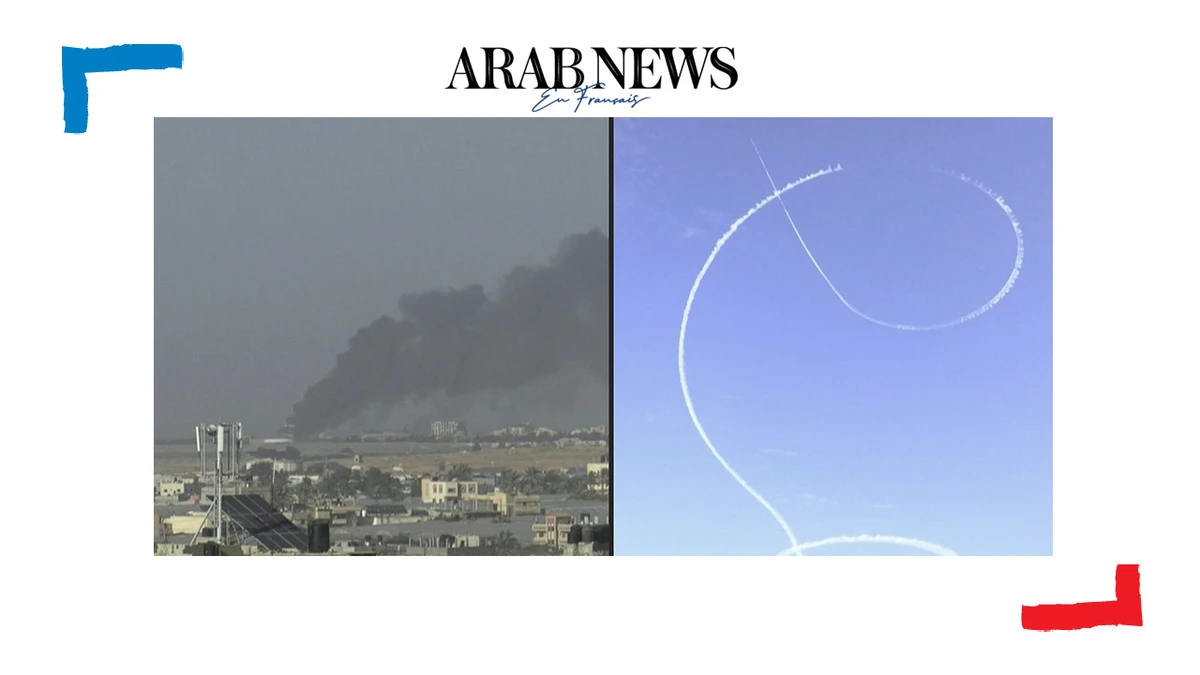 De la fumée s'élève au dessus de Khan Younès et un avion vole dans le ciel de Rafah
