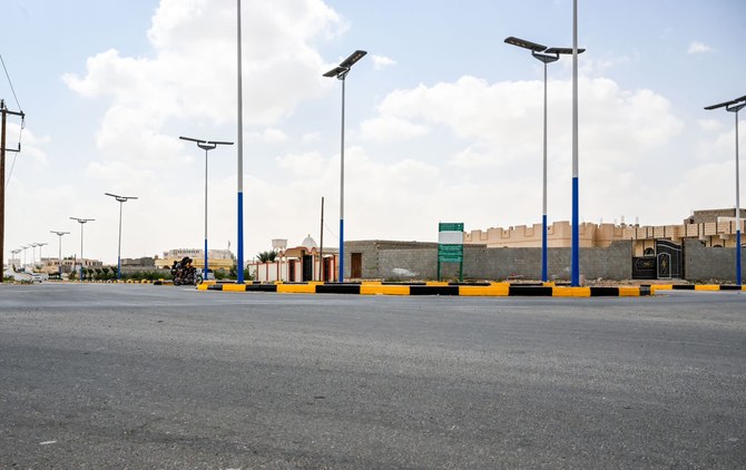 Dans son dernier projet, le Programme saoudien pour le développement et la reconstruction a procédé à la réhabilitation d'une route interne de 23 kilomètres de long, dans la ville yéménite d'Al-Ghaydah. (X: @SaudiDRPY)