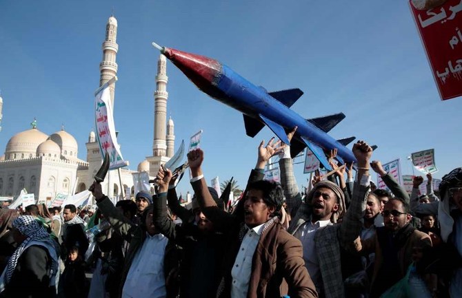 Les missiles lancés par les Houthis touchent un navire à destination de l’Iran en mer Rouge