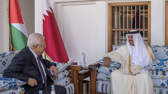 Mahmoud Abbas discute des derniers développements à Gaza avec l'émir du Qatar à Doha