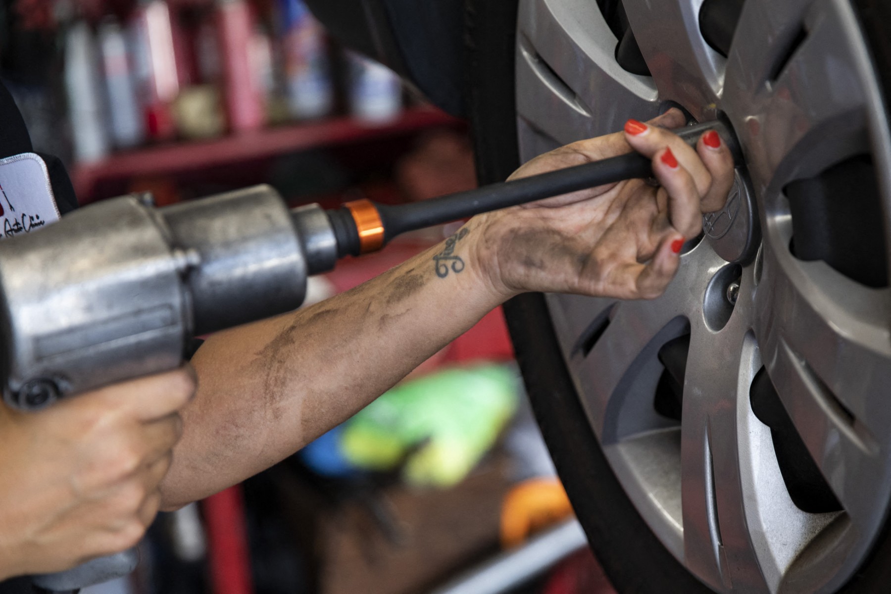 Garagistes, carrossiers: les formations automobiles grandissent et se féminisent
