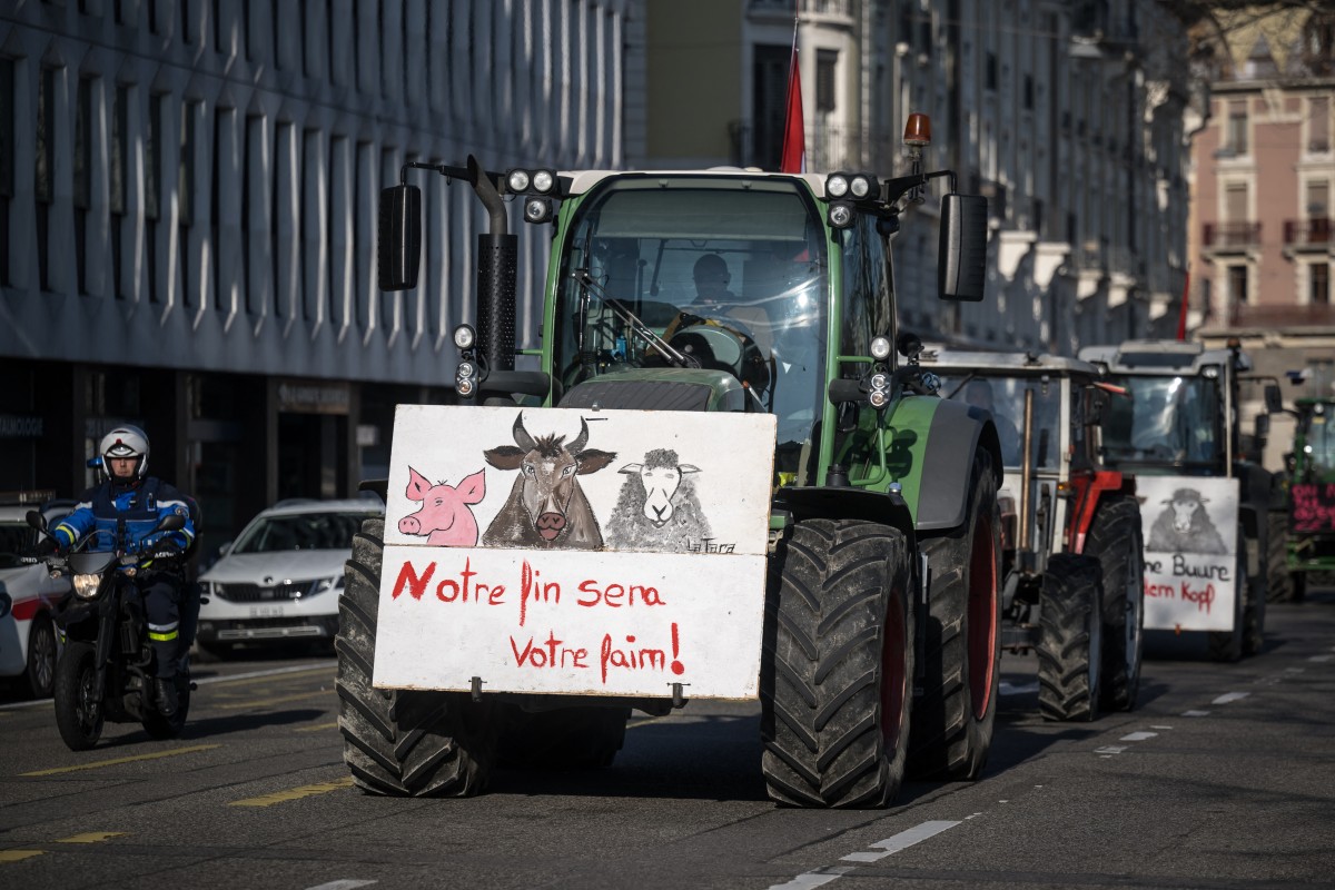 Défilé de tracteurs à Genève pour le premier rassemblement de paysans en Suisse