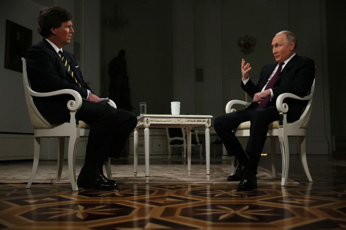 Poutine remercie Tucker Carlson pour son rôle d'«intermédiaire» avec le public occidental