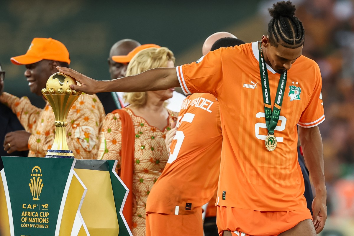 CAN 2023: Guéri d'un cancer, il offre le trophée à la Côte d'Ivoire