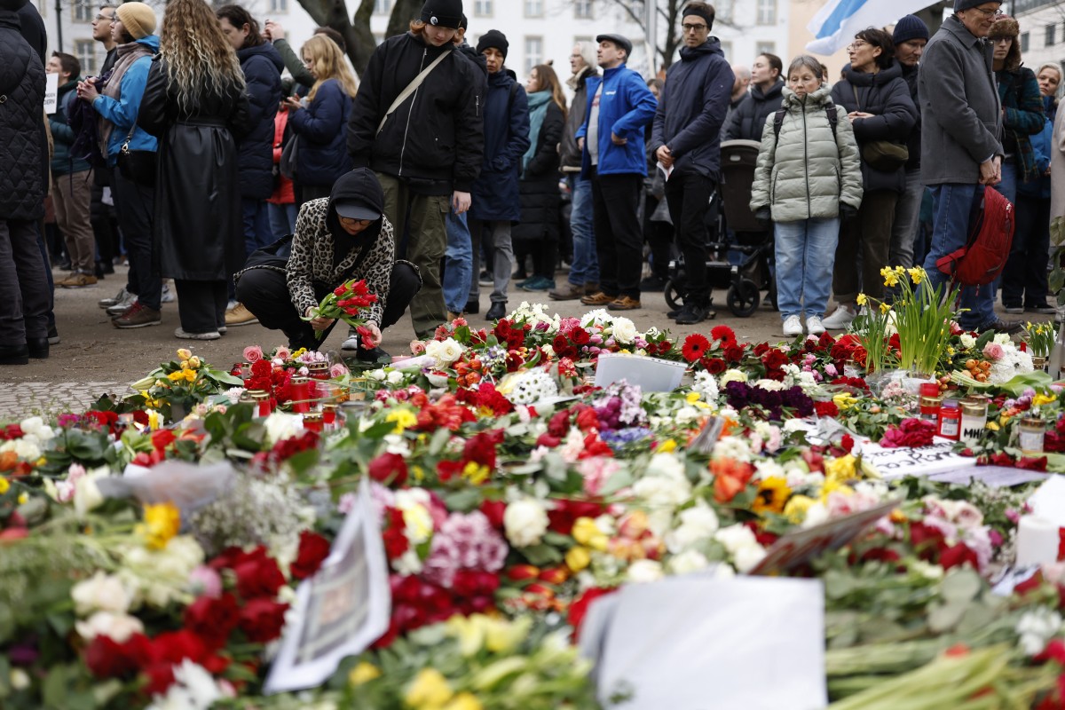 L'ambassadrice américaine en Russie visite un mémorial pour Navalny