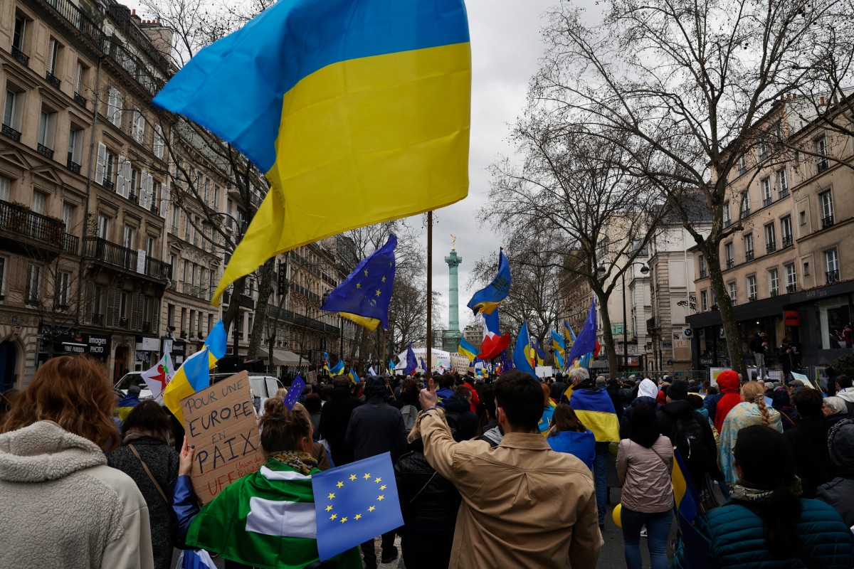 Des milliers de personnes manifestent en France pour l'Ukraine