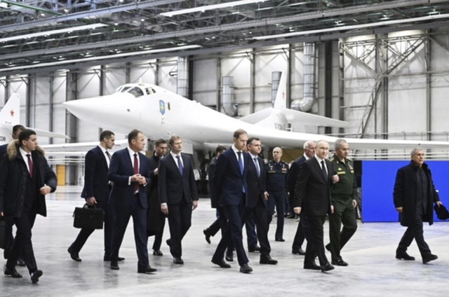 Poutine fait un tour dans un bombardier supersonique