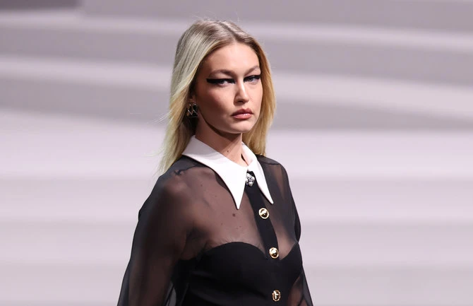 Gigi Hadid et des mannequins arabes défilent pour Versace