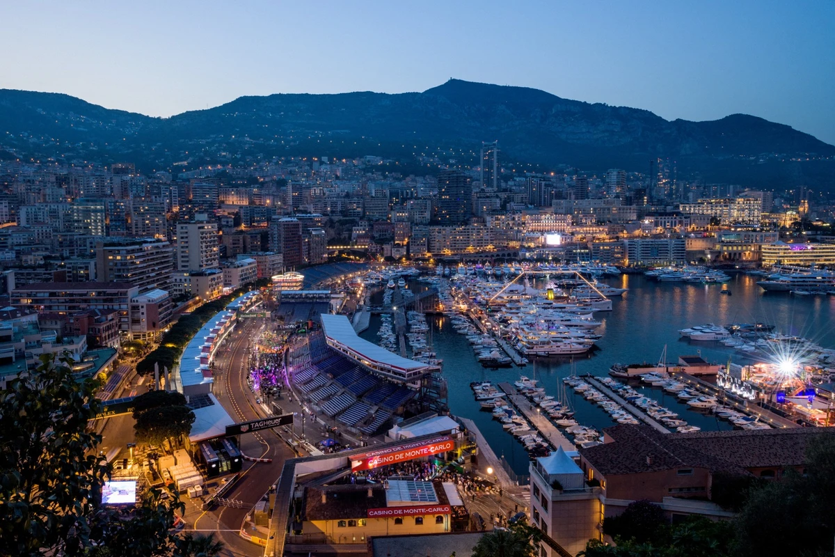 Vue générale du circuit de Monaco de nuit, le 25 mai 2018 à Monaco, avant le Grand Prix de Formule 1 de Monaco. (Photo Andrej Isakovic AFP)