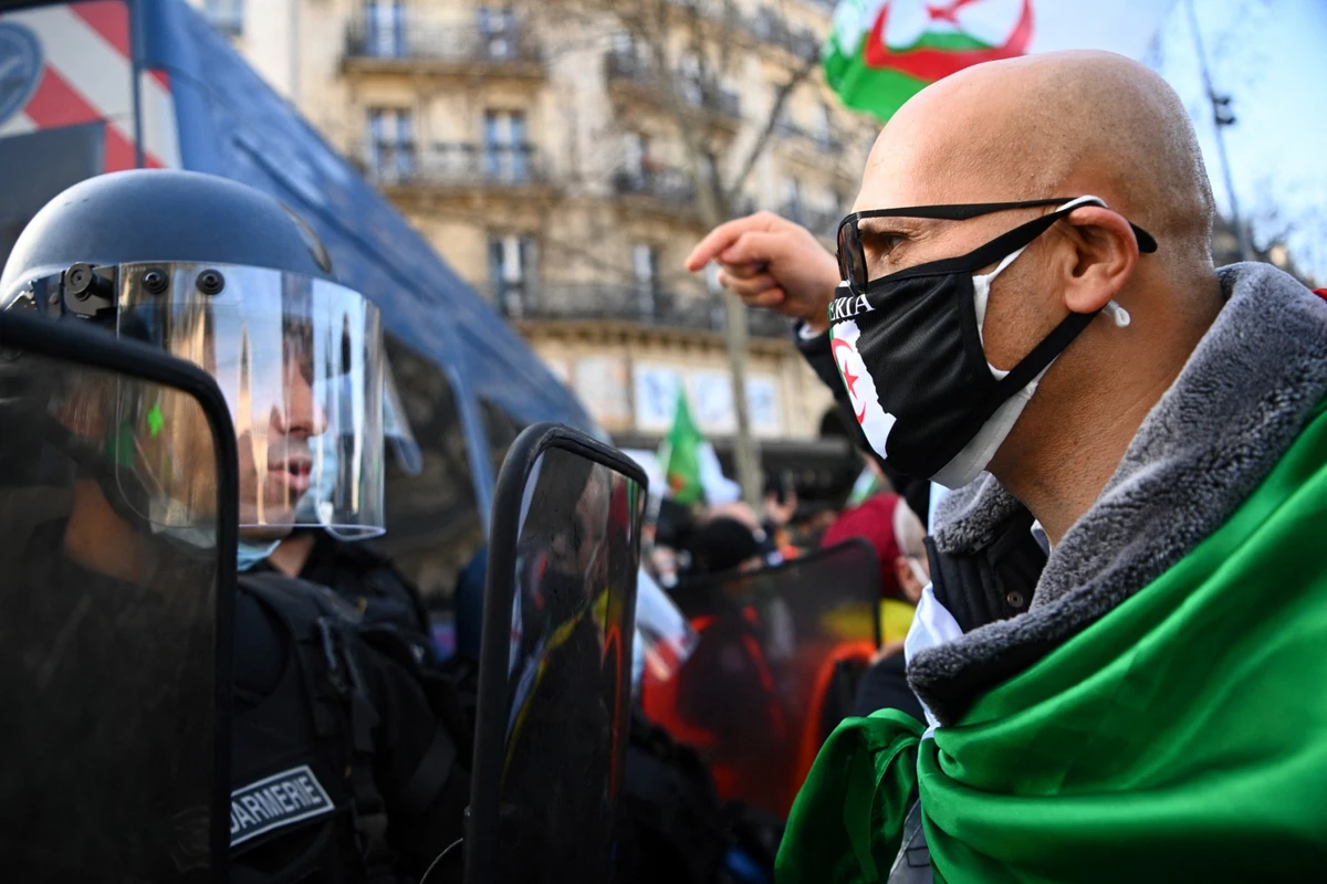 Le préfet de police interdit les rassemblements dimanche à Paris liés à l'Algérie