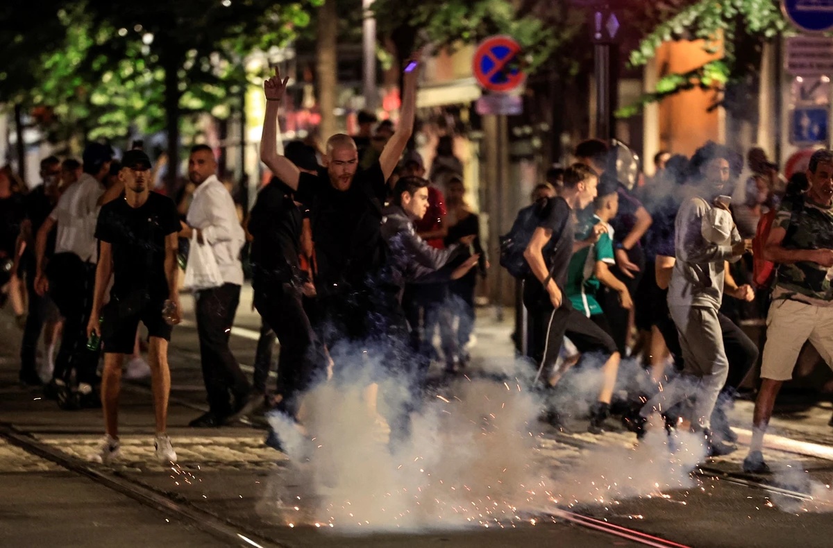 Émeutes: Jusqu'à cinq ans de prison ferme requis pour l'incendie d'un tribunal