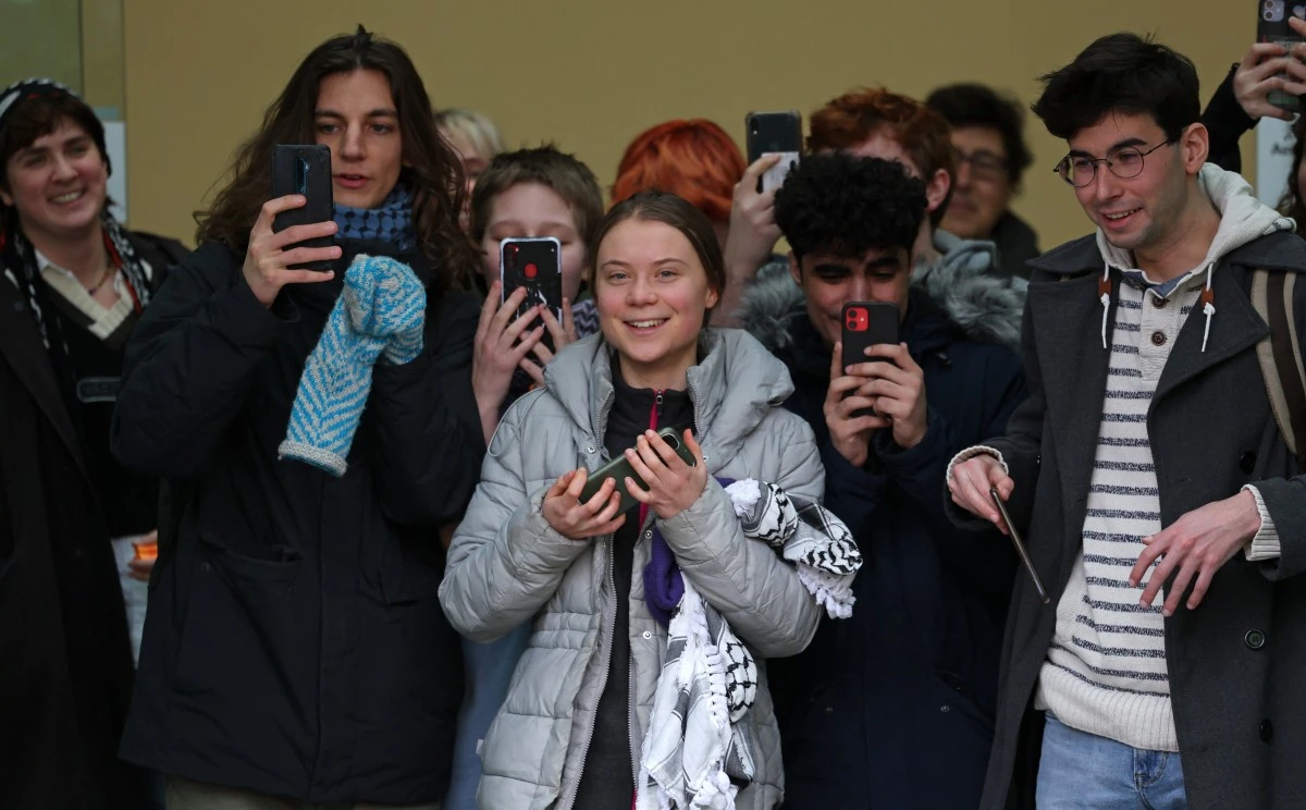 Les poursuites abandonnées contre Greta Thunberg à son procès pour une action à Londres