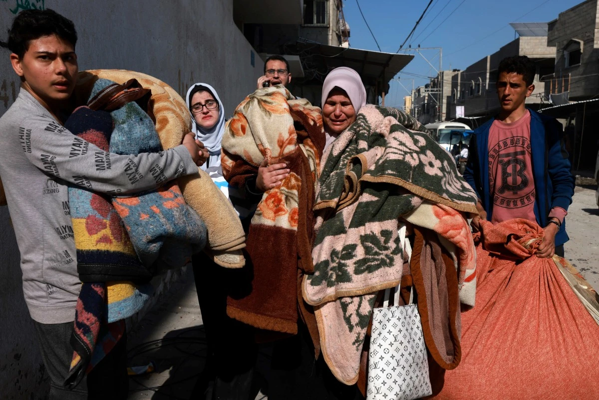 Des centaines de personnes affamées fuient le nord de Gaza vers le sud