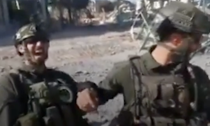 Des soldats israéliens montrent la destruction de Gaza sur un fond musical «moqueur», tollé sur les réseaux sociaux