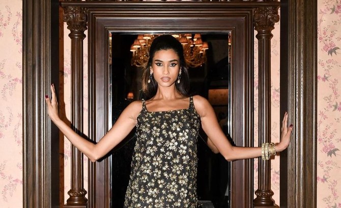 La collaboration Estée Lauder-Sabyasachi promue par Imaan Hammam