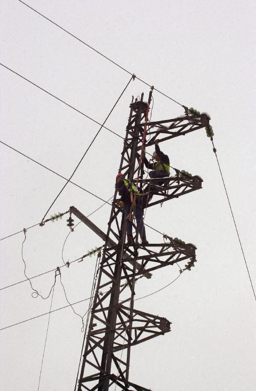 Vents forts: 6 000 foyers privés d'électricité en Rhône-Alpes