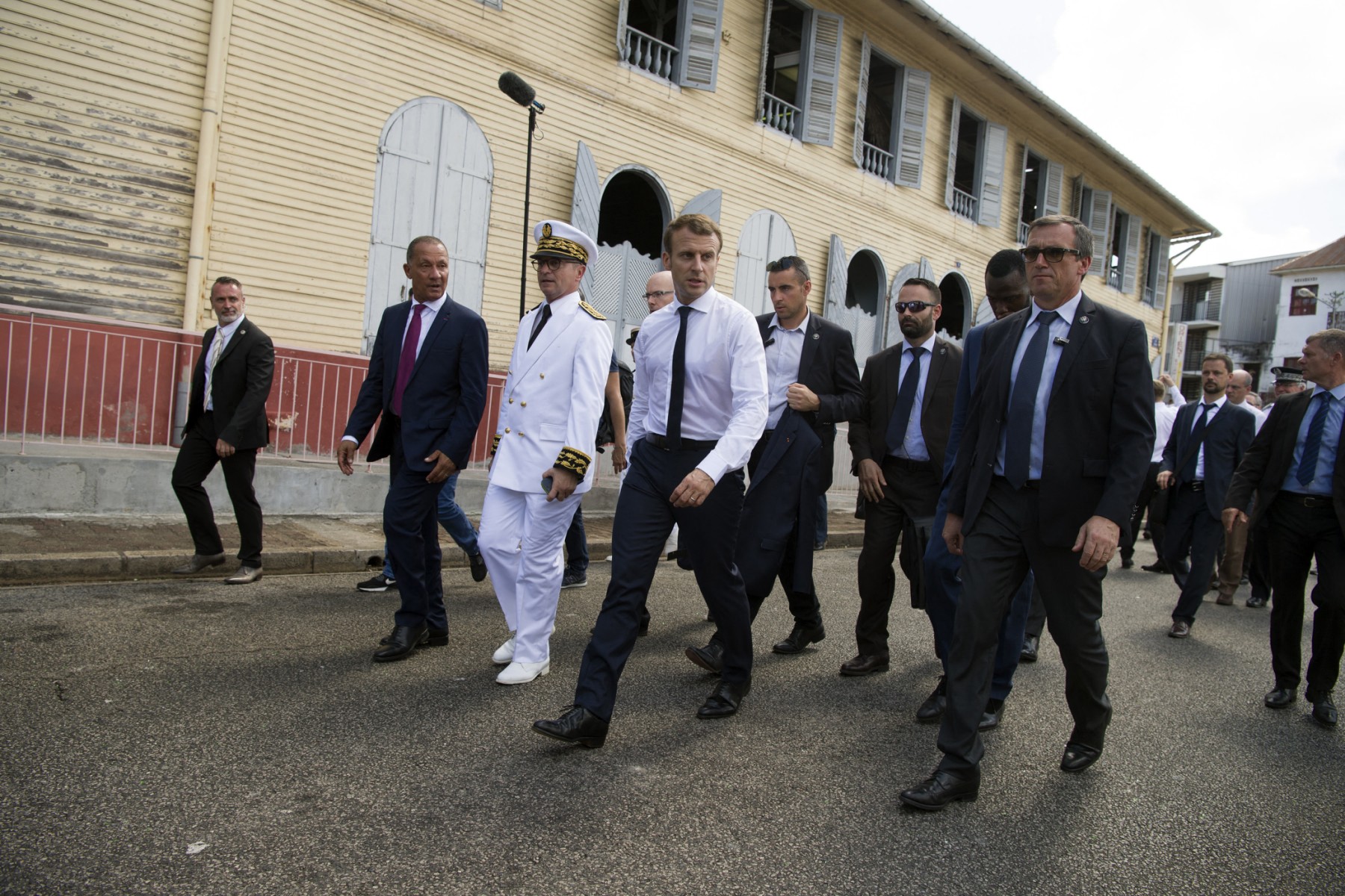 Emmanuel Macron attendu de pied ferme en Guyane, dans un contexte tendu