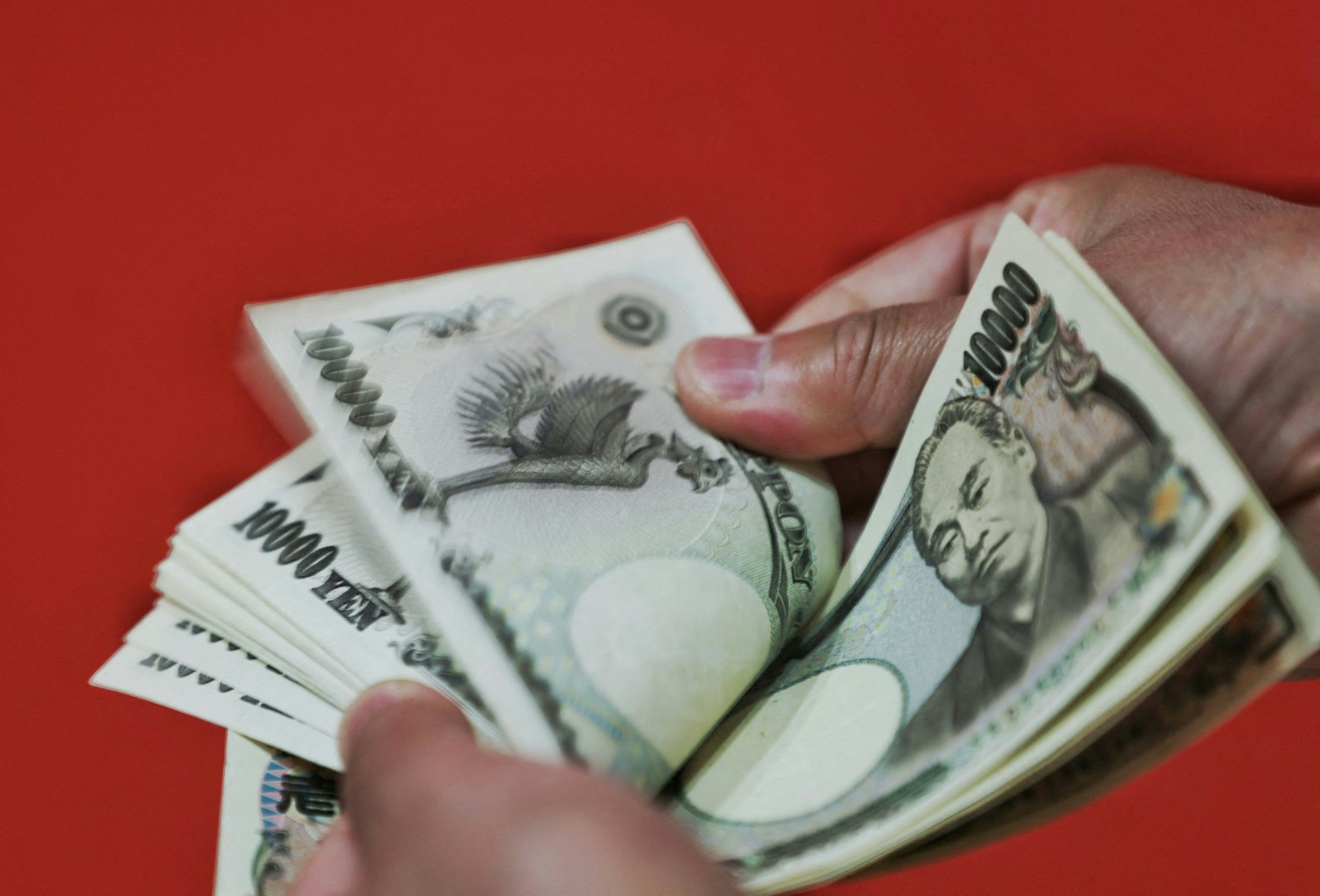 Nouveau plus bas record pour le yen depuis 1990, attisant le risque d'une intervention du Japon