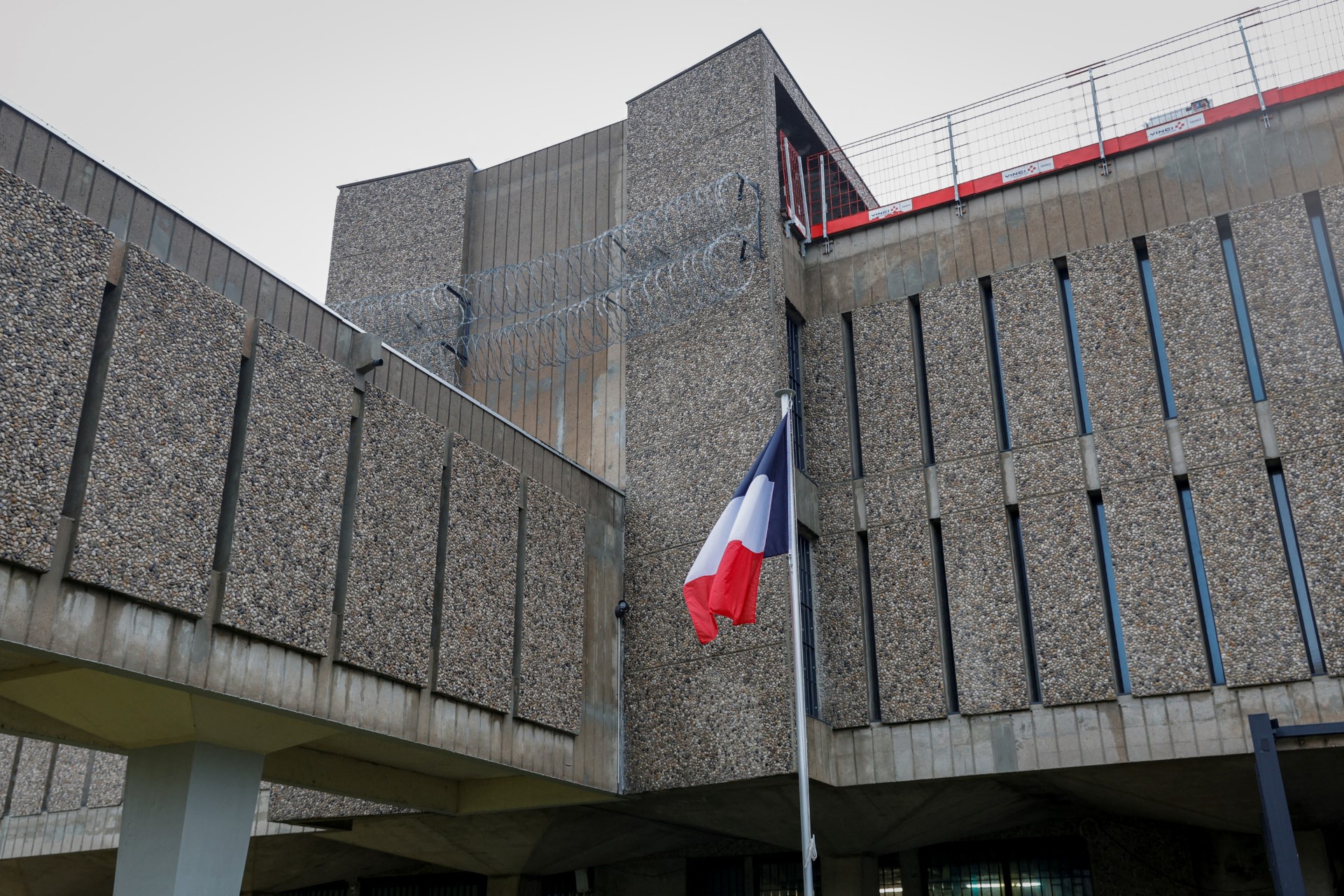 Prisons: près de 77 000 détenus en France, nouveau record