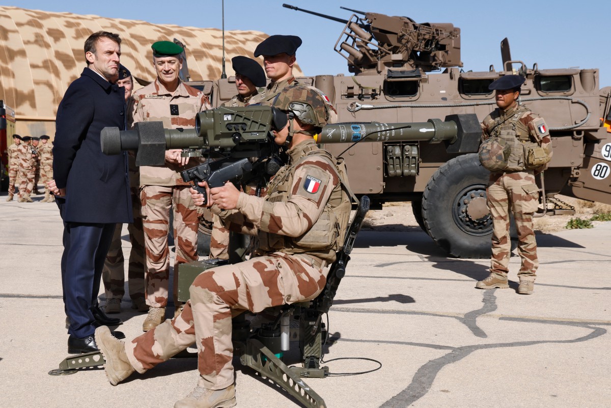 L'armée de terre se démène pour recruter et retenir ses soldats