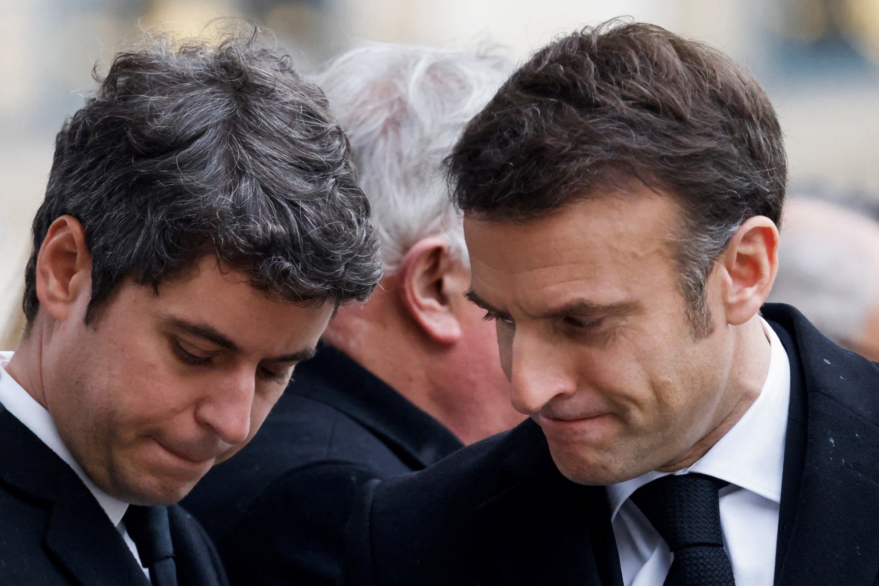 Sondage : La confiance envers Macron et Attal en forte baisse