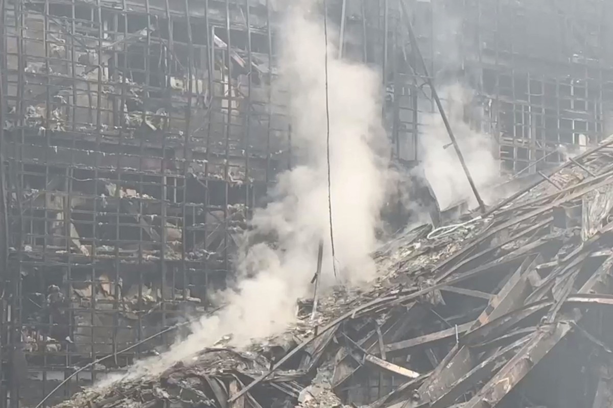 Cette capture vidéo, tirée d'un document diffusé par le Comité d'enquête russe le 23 mars 2024, montre une vue du Crocus City Hall, un jour après une attaque à l'arme à feu à Krasnogorsk, dans la banlieue de Moscou. (Photo distribuée Russian Investigative Committee AFP)