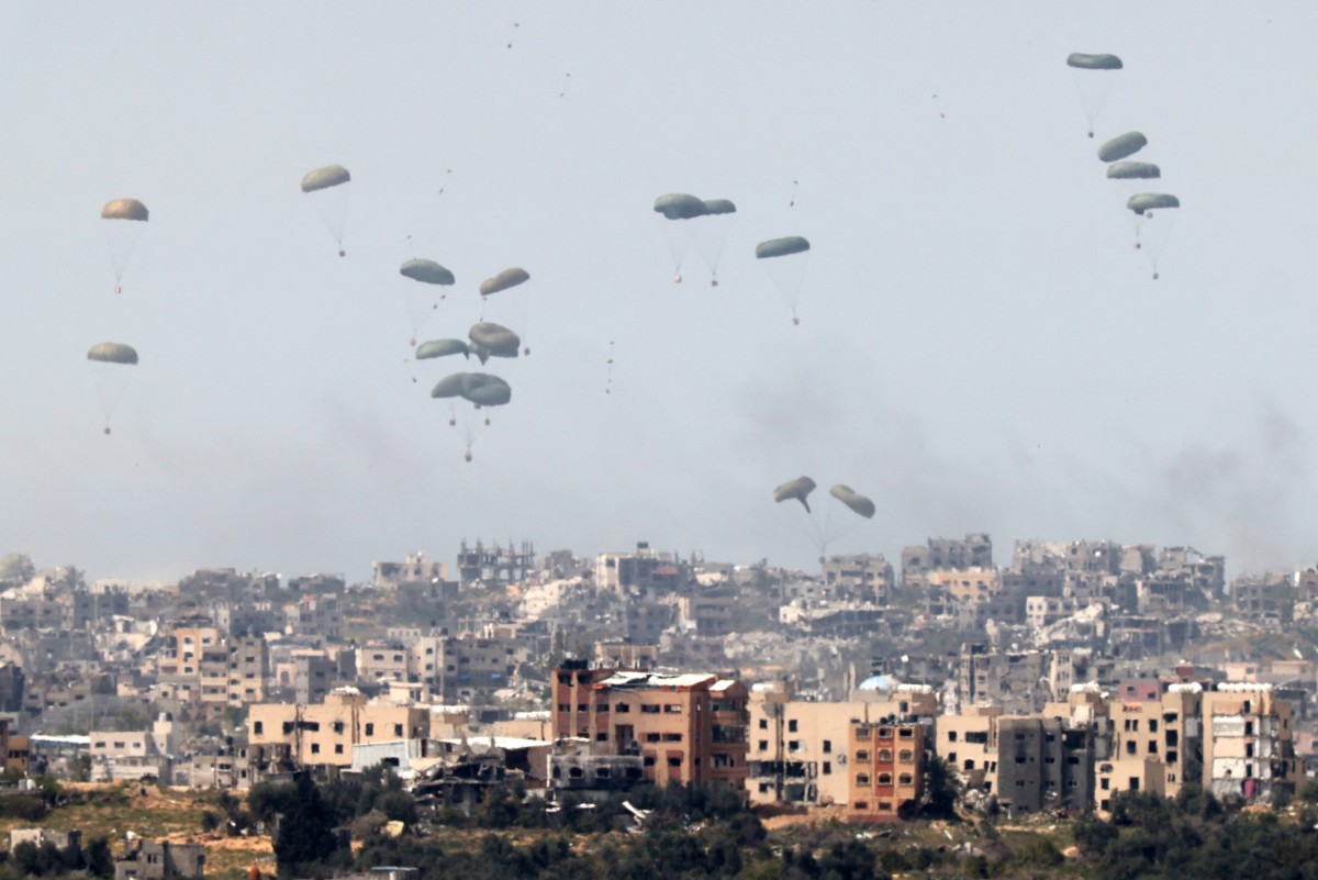 Gaza: des parachutages d'aide spectaculaires, et mortels