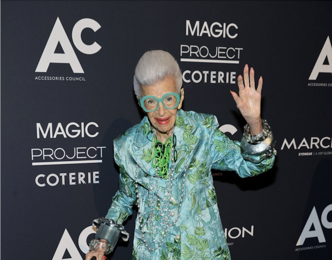 Iris Apfel assiste à la cérémonie des ACE Awards 2021 au Cipriani 42nd Street, le 2 novembre 2021 à New York. (Photo Jamie McCarthy Getty Images North America AFP)