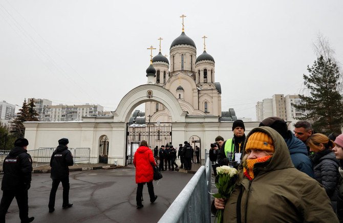 L'opposant russe Navalny enterré en présence de milliers de ses partisans