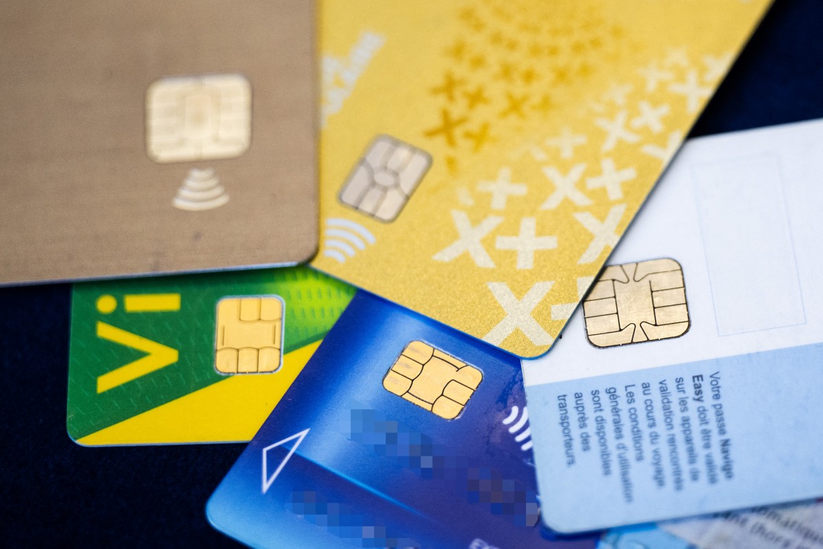 Concurrencée, la bonne vieille carte bancaire tient encore son rang
