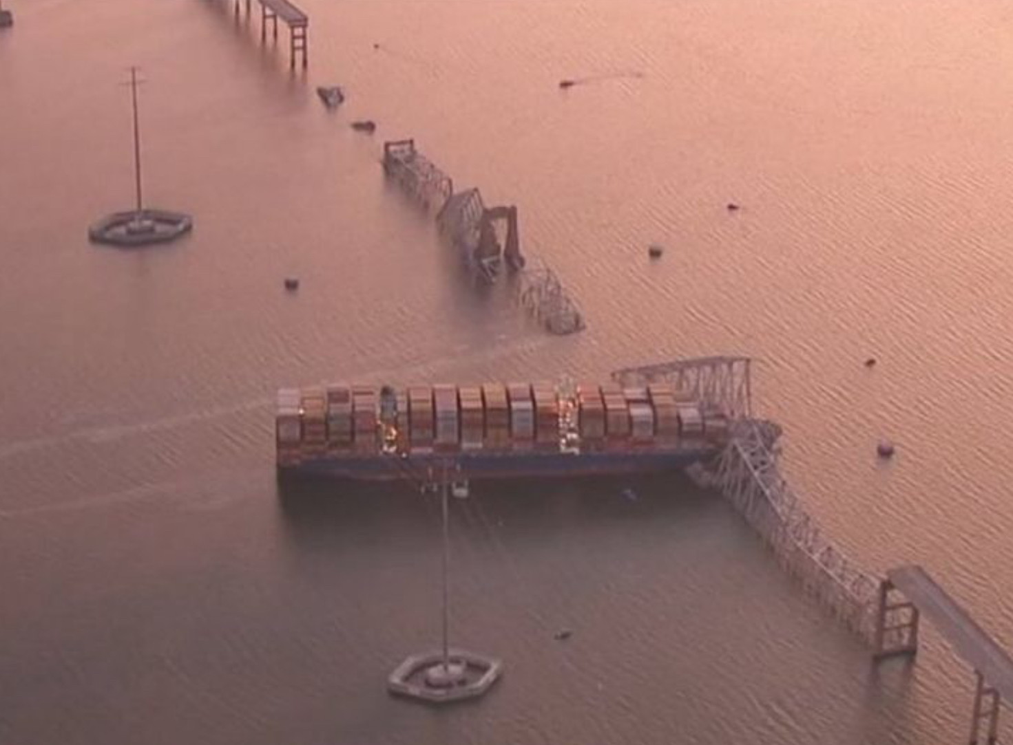 Pont effondré à Baltimore: recherches pour six personnes présumées mortes