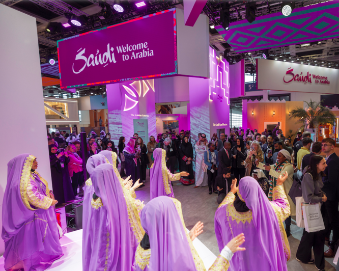 Des accords majeurs signés lors d'un salon commercial historique par l'Autorité du Tourisme saoudien