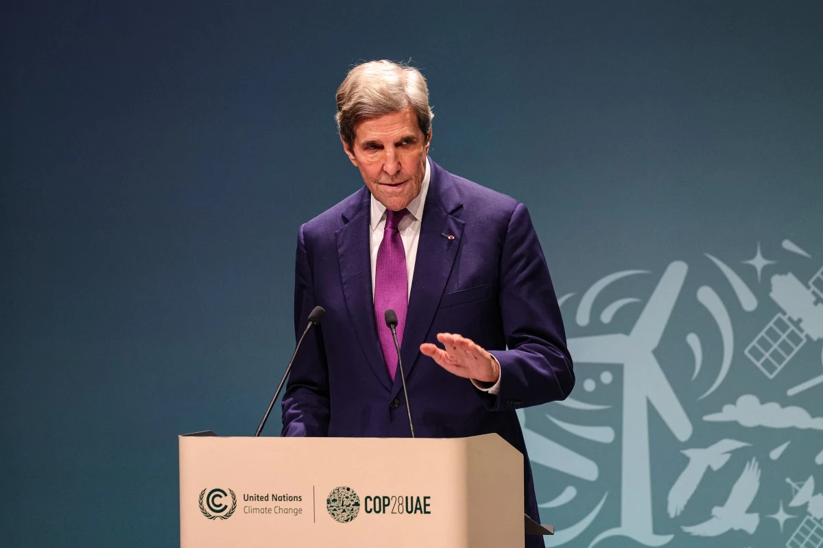 L'émissaire américain John Kerry sonne l'alarme sur le financement de la cause climatique