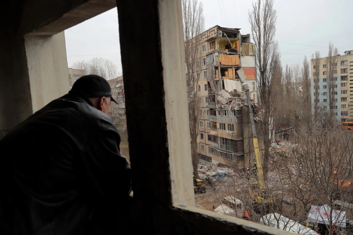 Ukraine: la Russie touche Odessa, Zelensky réclame des systèmes de défense aérienne
