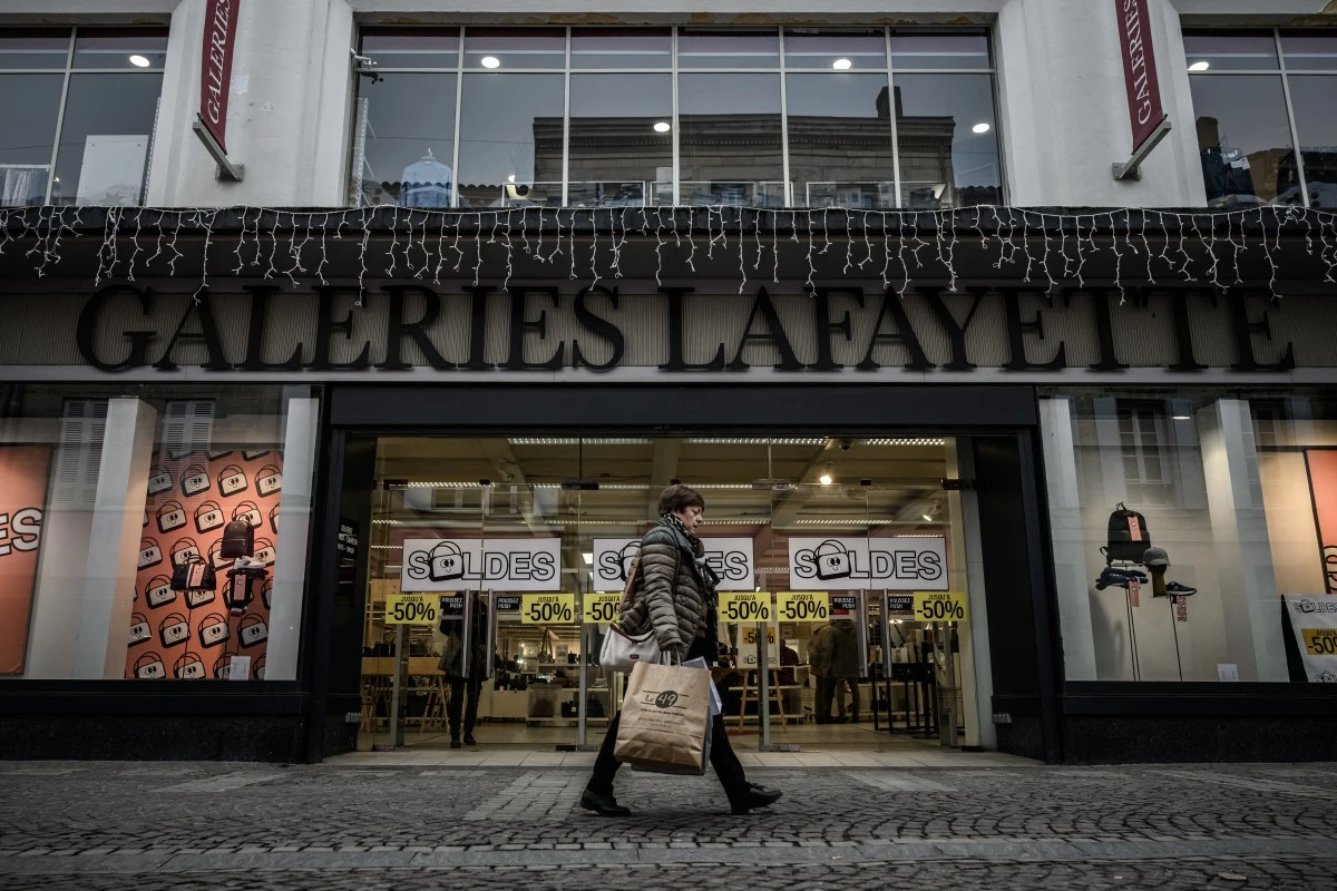 Carrefour: le propriétaire des Galeries Lafayette vend des parts et cède sa place de premier actionnaire
