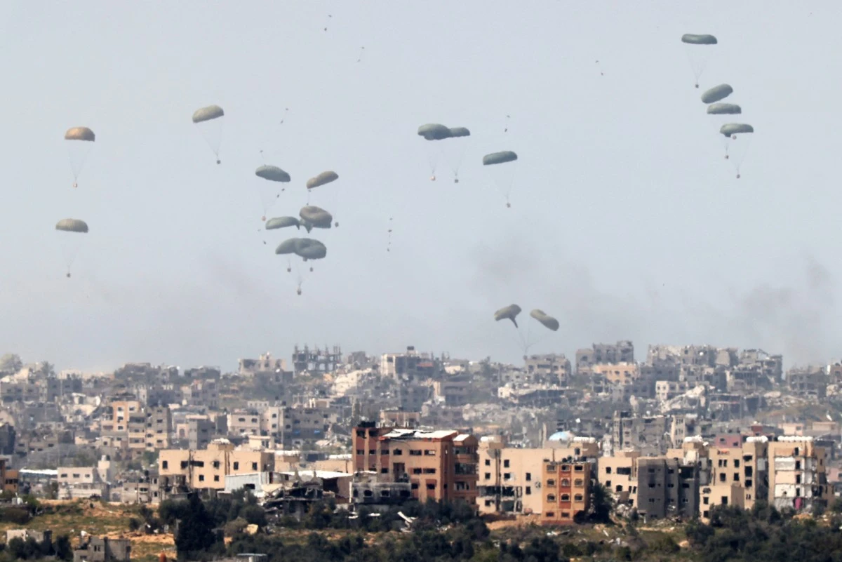 Gaza: des parachutages d'aide spectaculaires, et mortels