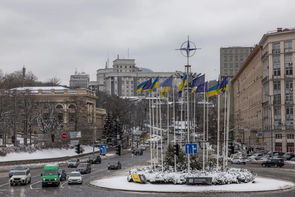 Face à la menace russe, les 27 cherchent à mieux armer l'Ukraine et à se protéger
