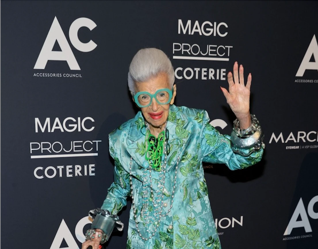 Iris Apfel assiste à la cérémonie des ACE Awards 2021 au Cipriani 42nd Street, le 2 novembre 2021 à New York. (Photo Jamie McCarthy Getty Images North America AFP)
