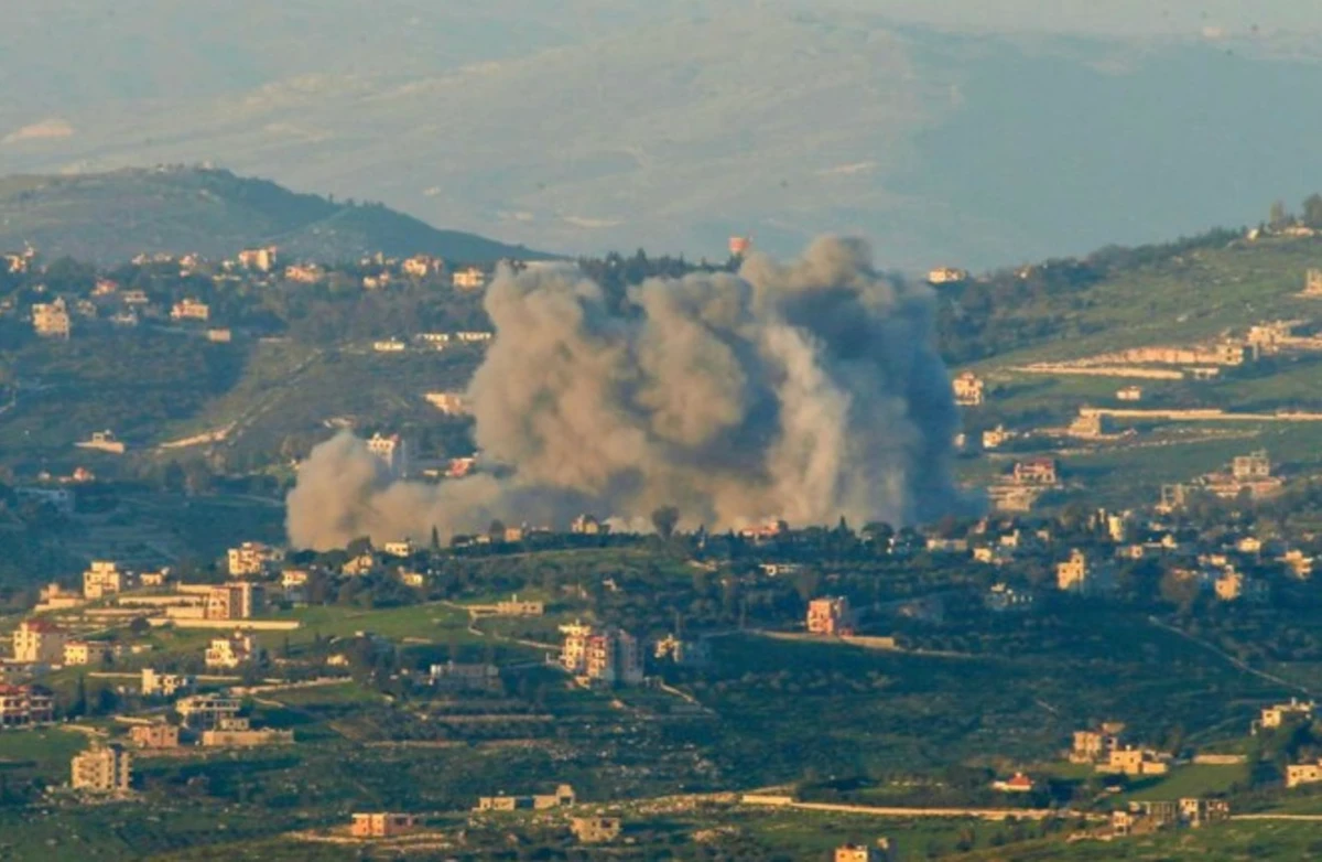 Liban: Trois civils tués par une frappe israélienne, le Hezbollah lance des roquettes