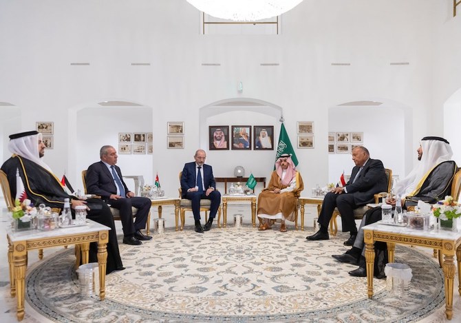 Le ministre saoudien des Affaires étrangères, le prince Faiçal ben Farhane, a organisé samedi à Riyad une réunion ministérielle avec des représentants de six autres États arabes pour discuter de la situation à Gaza. (SPA)