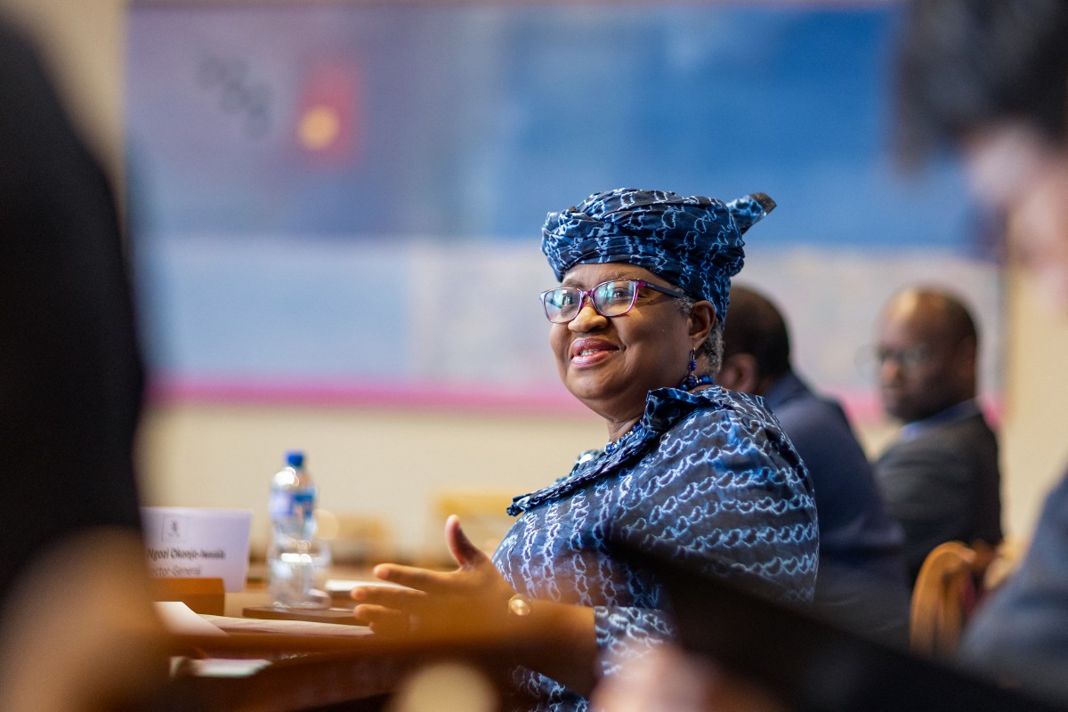 La directrice générale de l'Organisation mondiale du commerce (OMC), Ngozi Okonjo-Iweala, lors d'une rencontre avec des journalistes au siège de l'Organisation mondiale du commerce (OMC) à Genève, le 16 février 2024. (Photo Pierre Albouy AFP)