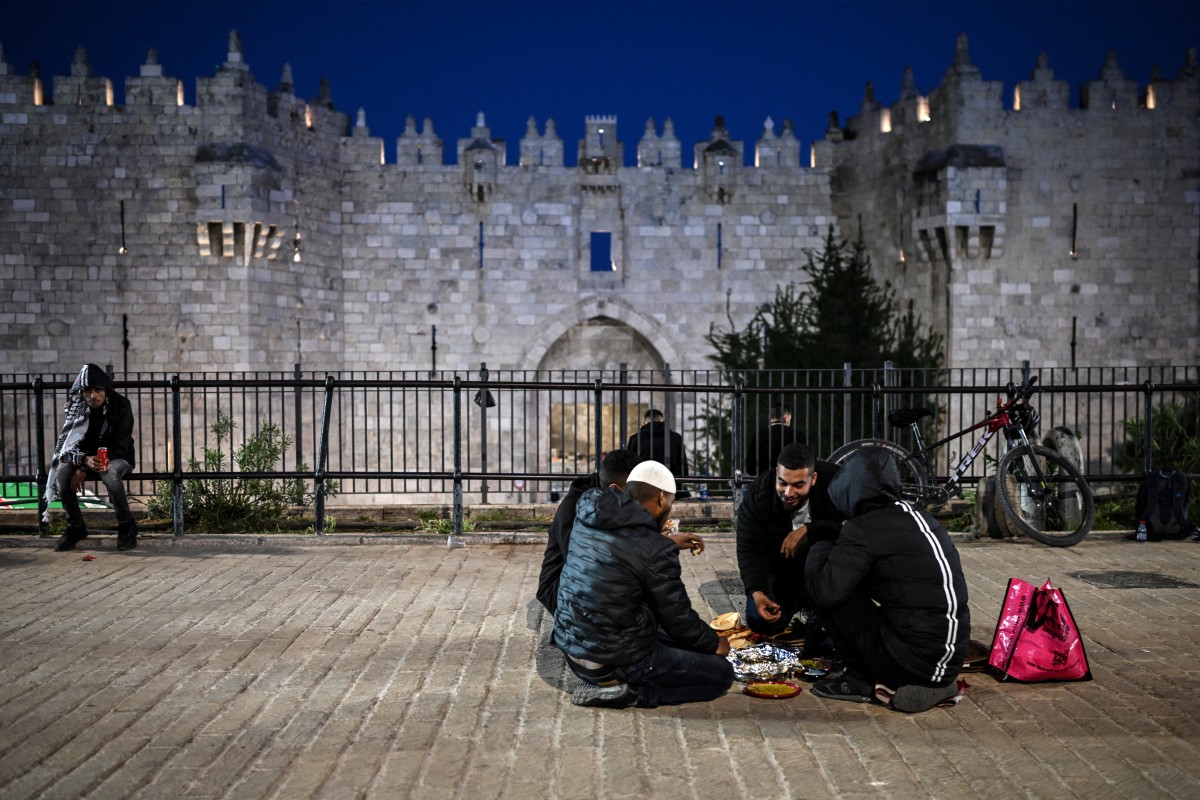 A Jérusalem, un dernier vendredi de ramadan assombri par la guerre