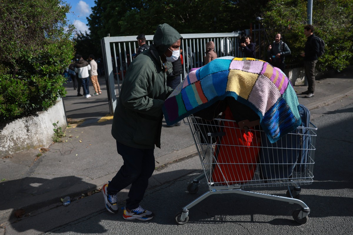 Le plus grand squat de France évacué, des migrants déboussolés