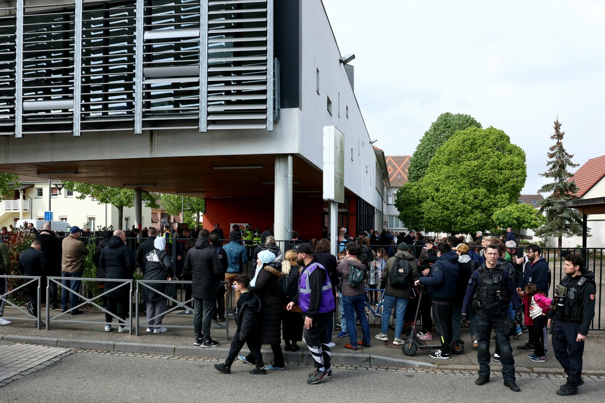 France: décès d'une adolescente en marge d'une attaque au couteau devant une école