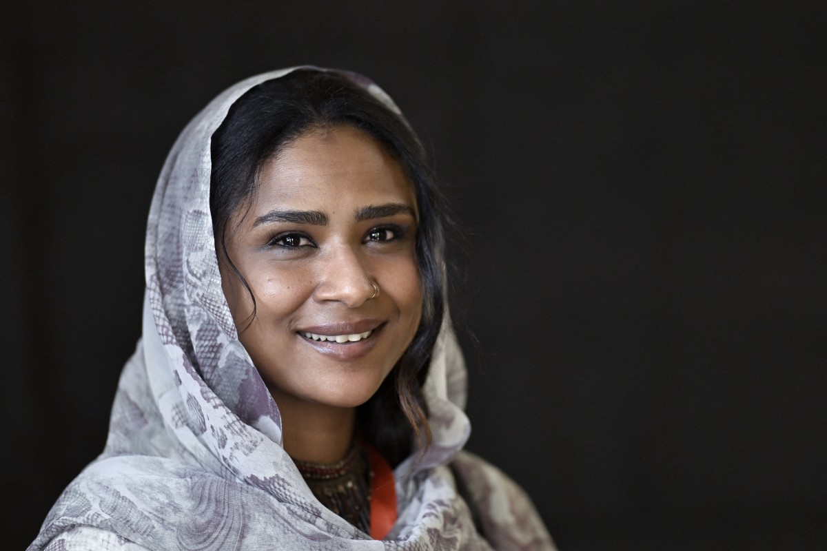 L'actrice soudanaise Eiman Yousif pose lors d'une séance photo à la huitième édition du Festival international du film de femmes d'Assouan, dans la ville d'Assouan, au sud de l'Égypte, le 21 avril 2024. (Photo Khaled Desouki AFP)